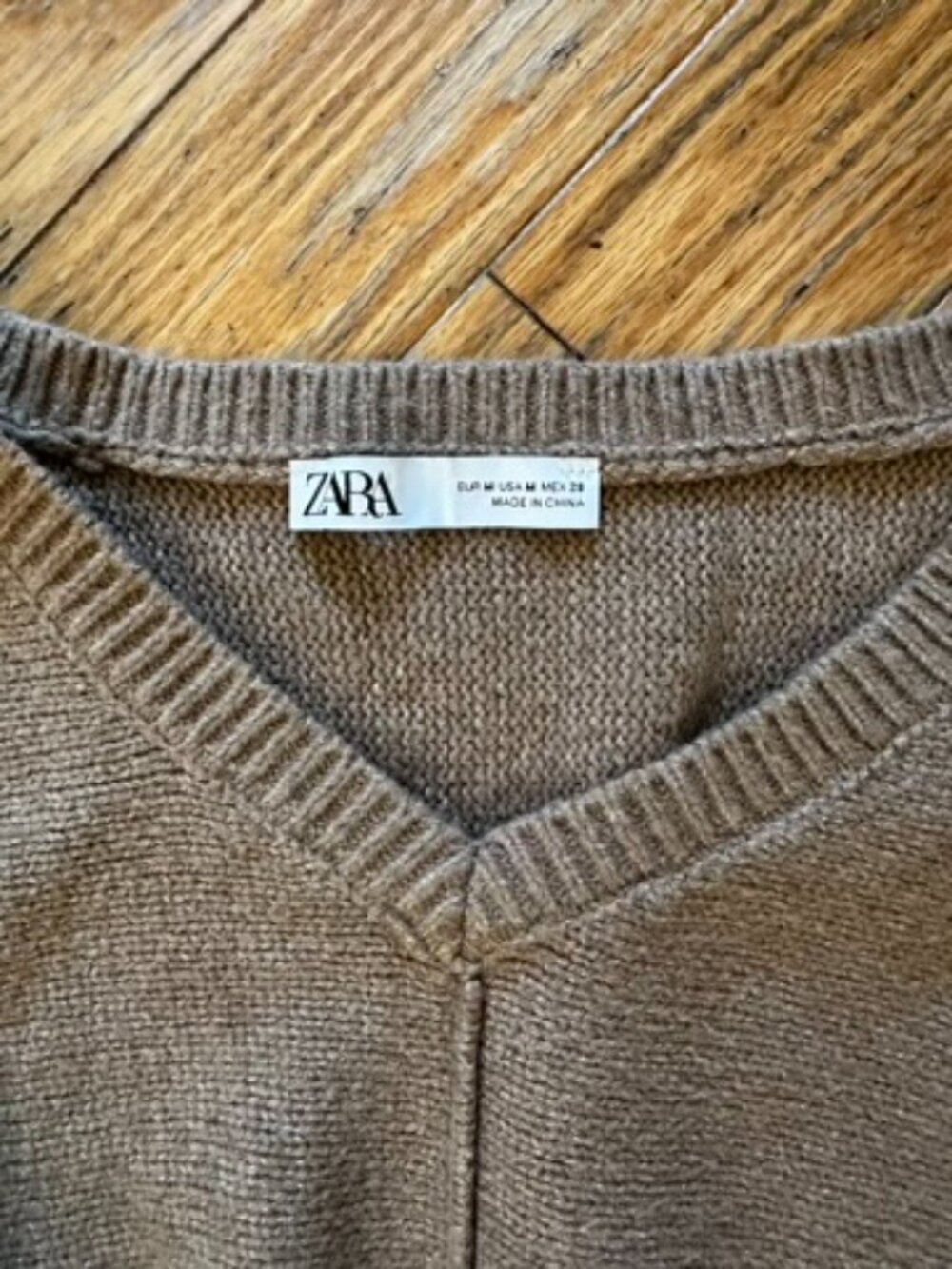 ZARA | Knit Sweater with Golden Appliqué size M (REF 5536/141) - Picture 4 of 5